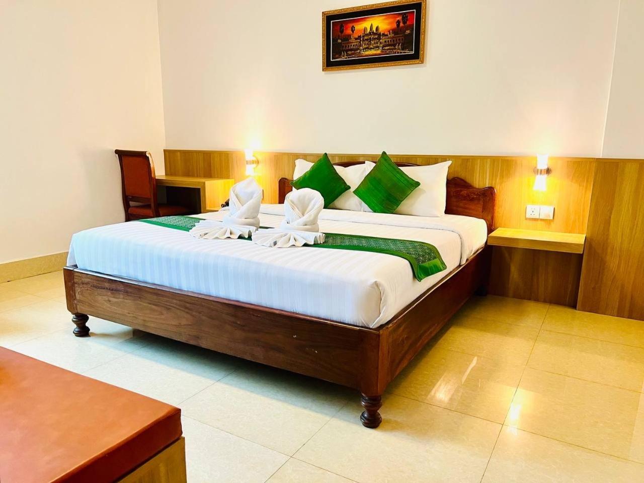 The One By Nika Hotel Siem Reap Bagian luar foto